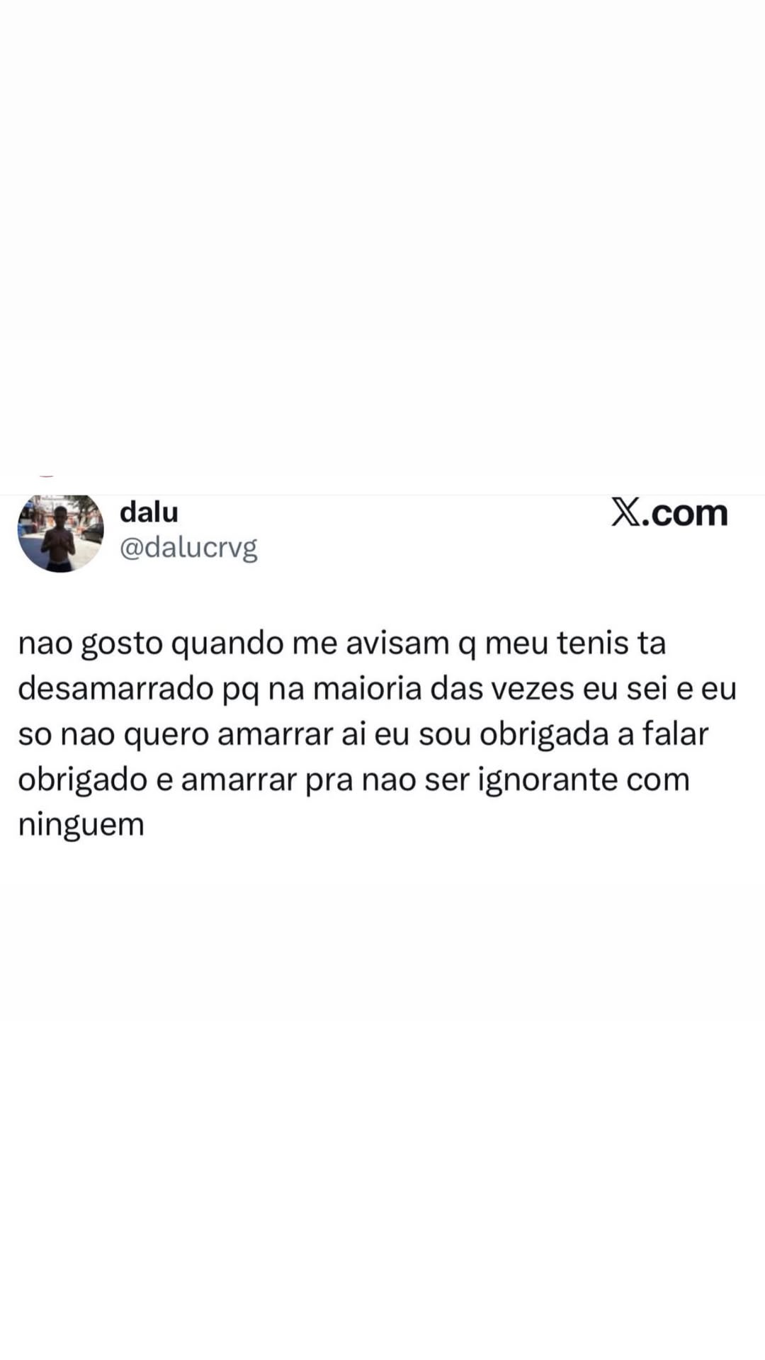 Quando avisar que o tênis está desamarrado vira obrigação social