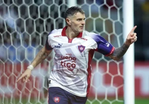 Palmeiras perde para o Cerro Porteño em casa e se complica na Libertadores; veja os gols