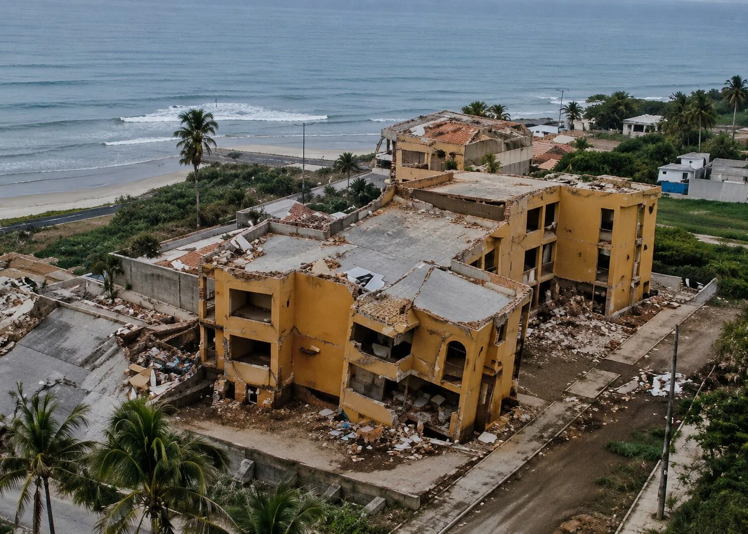 Quase 8 mil pessoas seguem desaparecidas após terremotos; Veja vídeo