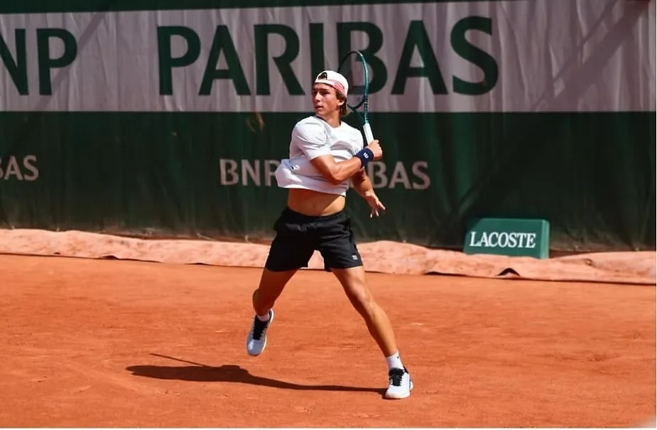 Cuiabano Leonardo Storck estreia com vitória em Roland Garros juvenil e avança à segunda rodada