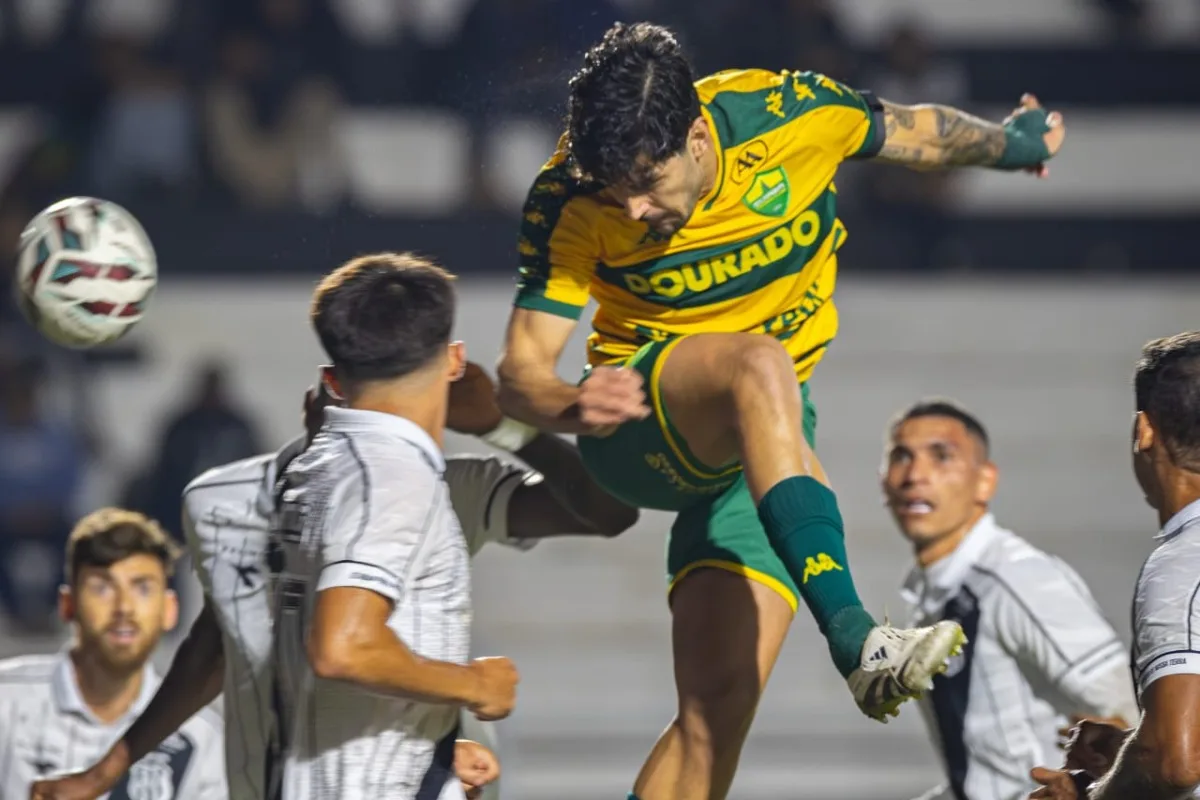 Cuiabá vence fora de casa, sobe na Série B e afunda a Ponte Preta na zona de rebaixamento; veja os gols