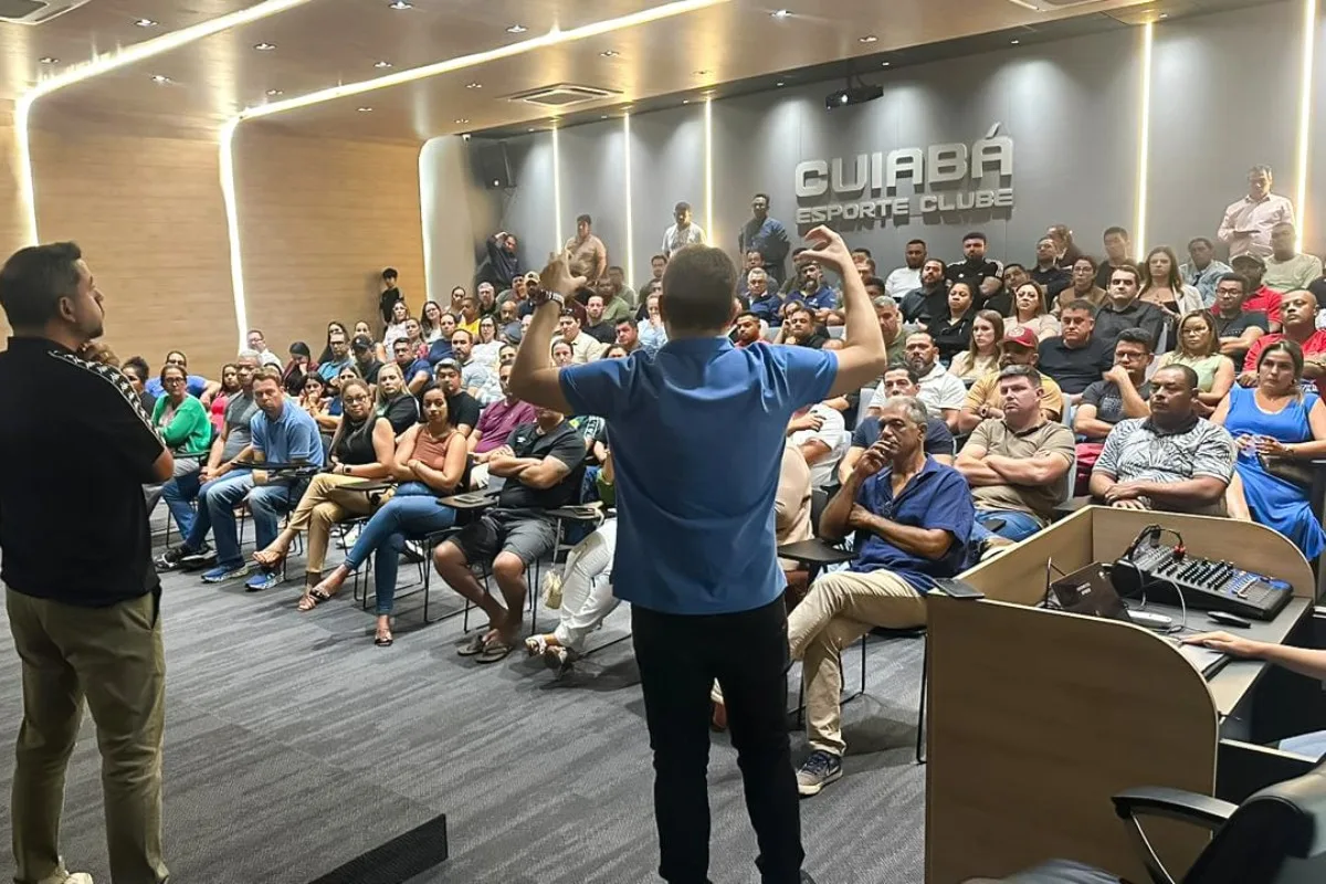 Cuiabá reúne mais de 100 famílias e reforça projeto de formação além das quatro linhas