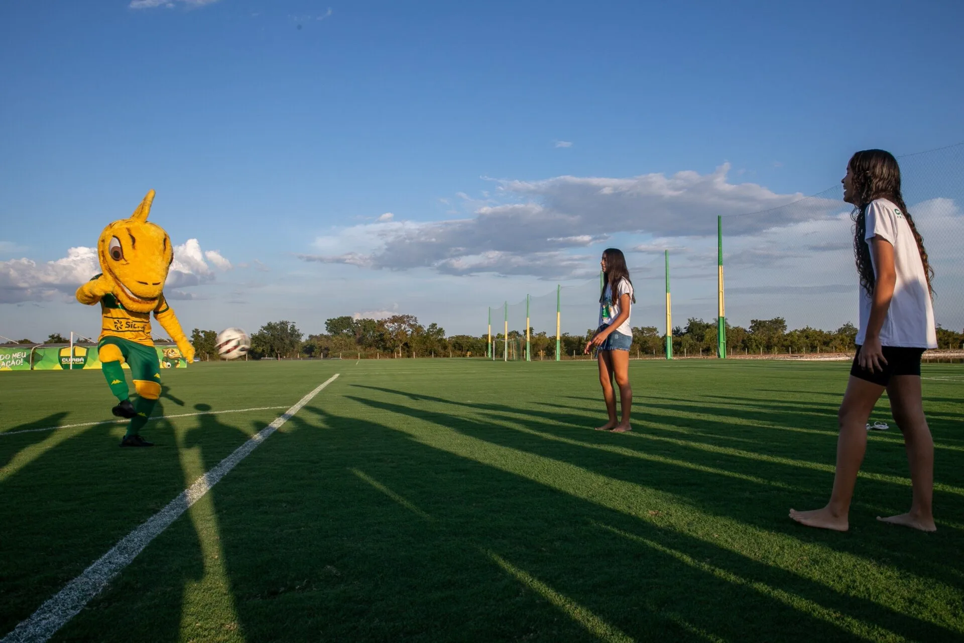 Cuiabá apresenta projeto esportivo com presença de jogadores que atuam no exterior