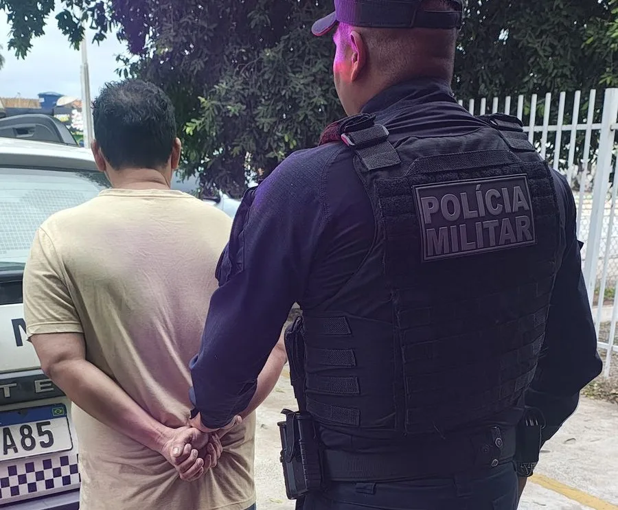 Homem com mandado de prisão em aberto acaba preso pela PM durante patrulhamento em Cuiabá; veja vídeo