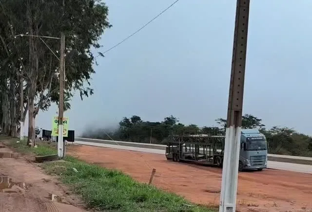 Motorista registra momento impressionante em que neblina cobre rodovia em Mato Grosso; veja vídeo