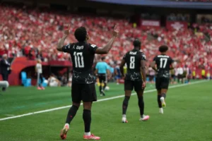 Canadá atropela Catar, aplica goleada histórica e assume liderança do Grupo B; veja os gols