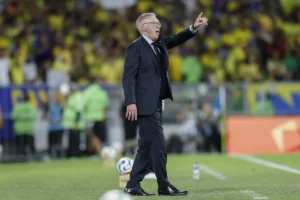 Ancelotti mexe no time e Brasil define titulares para duelo decisivo contra o Haiti