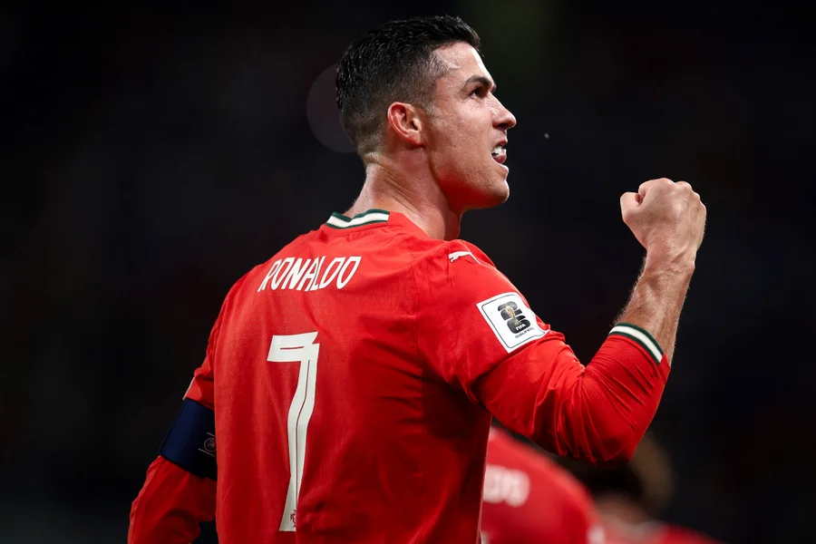 Time que tem Cristiano Ronaldo como sócio vence nos acréscimos e fica a um passo da elite espanhola; veja vídeo
