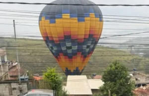 Pedido de casamento em balão termina com pouso inesperado e assusta moradores; veja vídeo