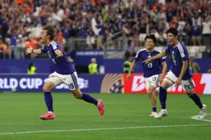 Japão reage duas vezes e arranca empate da Holanda em jogo movimentado da Copa; veja os gols