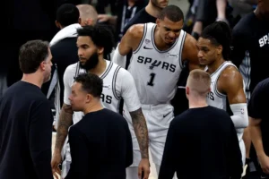 Astro do Spurs reclama de esquema de segurança por presença de Trump na final da NBA; veja vídeo