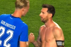 Messi descobre que enfrentou filho de ex-companheiro do Barcelona e reação viraliza; veja vídeo