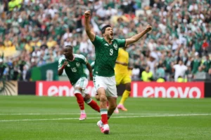 De sobrevivente a herói: Raúl Jiménez marca na Copa após superar grave lesão no crânio