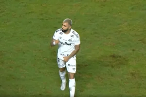 STJD suspende Gabigol por uma partida após gesto obsceno na Vila Belmiro; veja vídeo