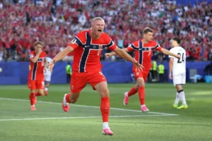 Haaland marca duas vezes, Noruega goleia Iraque e assume liderança do grupo; veja os gols