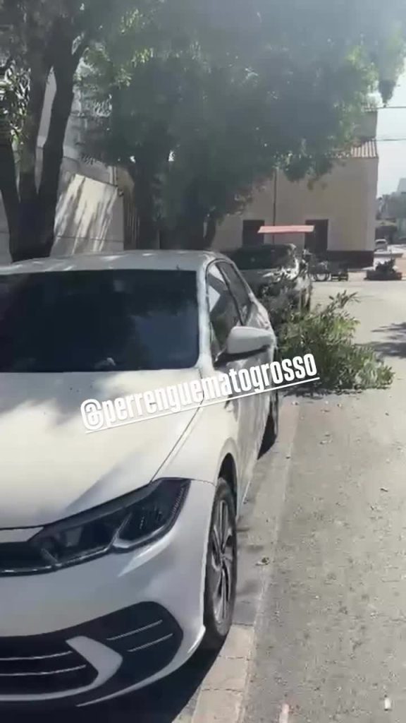 Meme que lembra aquelas conversas enroladas e engraçadas da família no churrasco em destaque