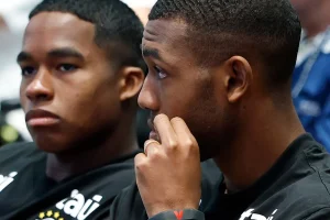 Rayan vira “repórter” da Seleção e diverte elenco com anotações durante coletiva