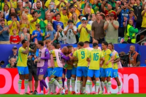 Martinelli decide nos acréscimos, Brasil vira sobre o Japão e garante vaga nas oitavas da Copa; veja os gols