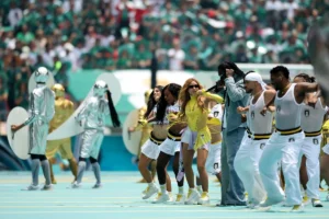 Shakira agita o Azteca e dá início à Copa do Mundo de 2026 diante de estádio lotado; veja vídeo