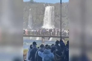 Administrações das Cataratas reforçam regras após turista arriscar a própria vida por celular; veja vídeo
