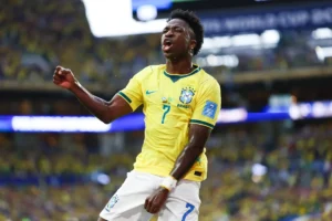 Patrocinadora do VAR provoca arbitragem após gol anulado de Vini Jr. na Copa; veja