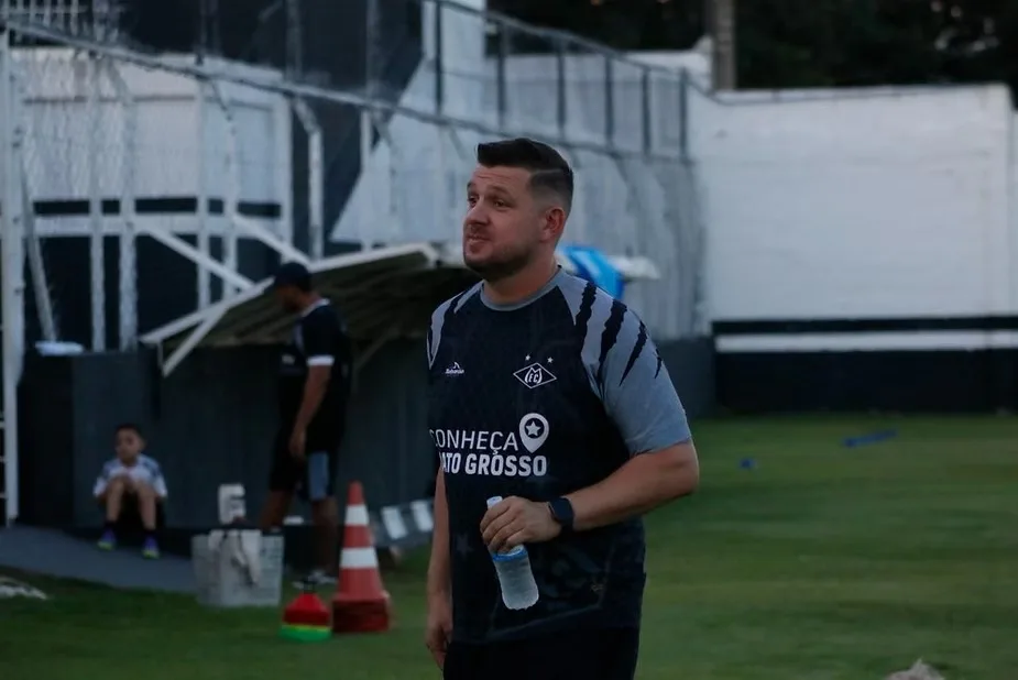 Mixto encerra ciclo de Lucas Isotton após eliminação na Série D