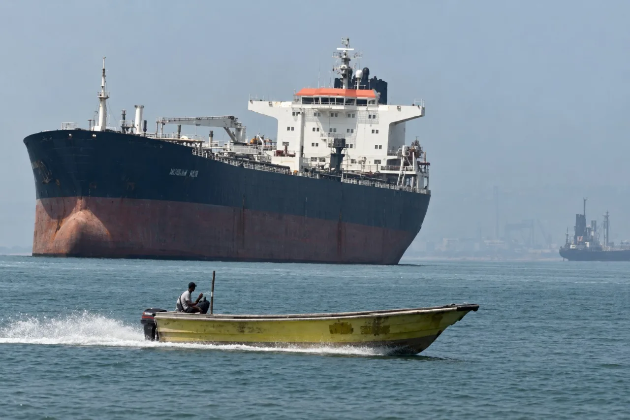 EUA realizam novos ataques contra o Irã após bombardeio a navio no Estreito de Ormuz; veja vídeo
