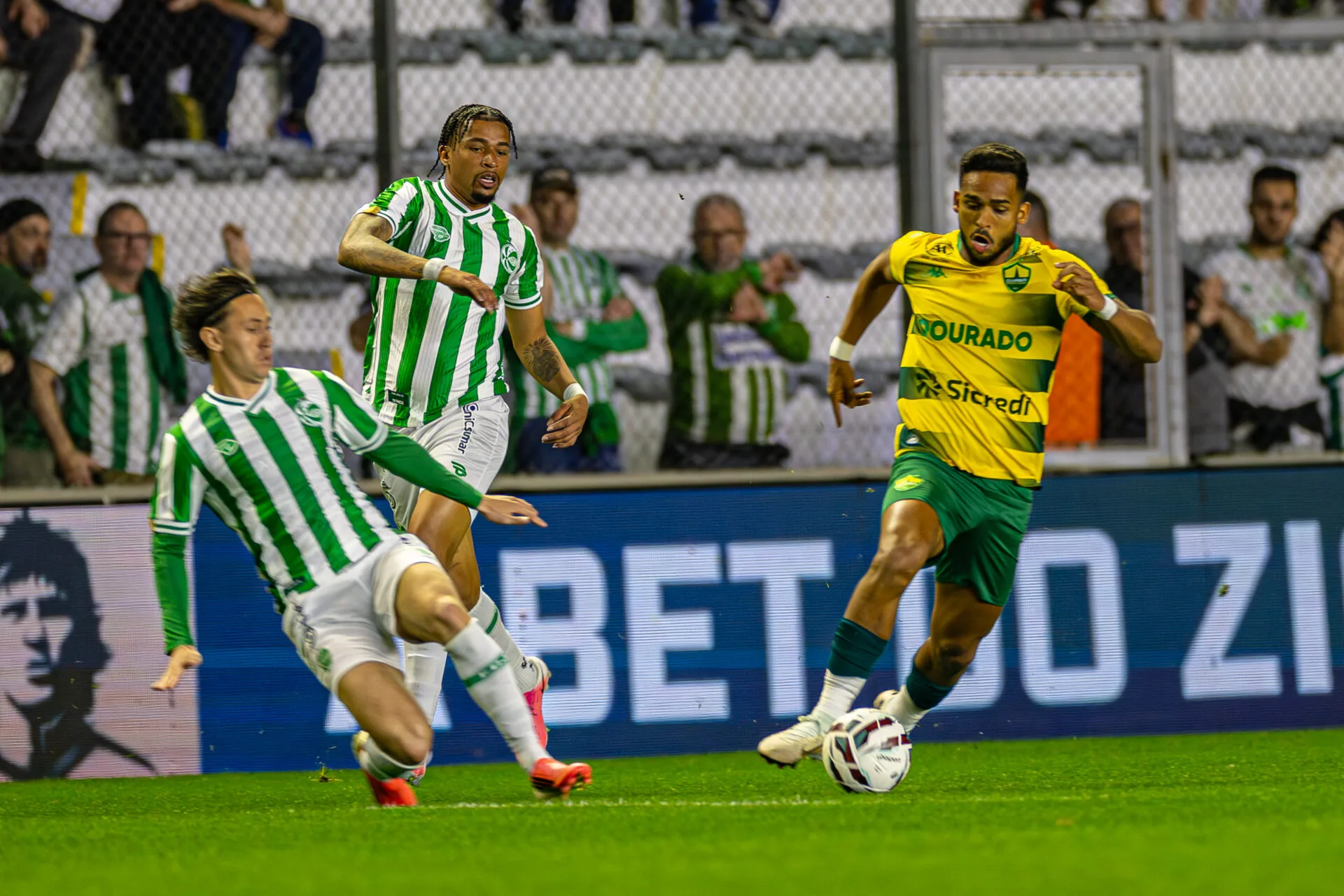 Juventude derrota o Cuiabá, amplia invencibilidade e se aproxima da liderança da Série B; veja os gols