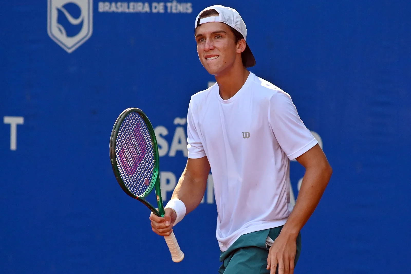 Leonardo Storck celebra primeiro ponto na ATP e destaca apoio da equipe após virada emocionante; veja vídeo