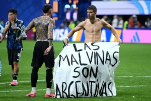 Argentina pode enfrentar punição da Fifa após exibir faixa sobre as Ilhas Malvinas na Copa; veja vídeo