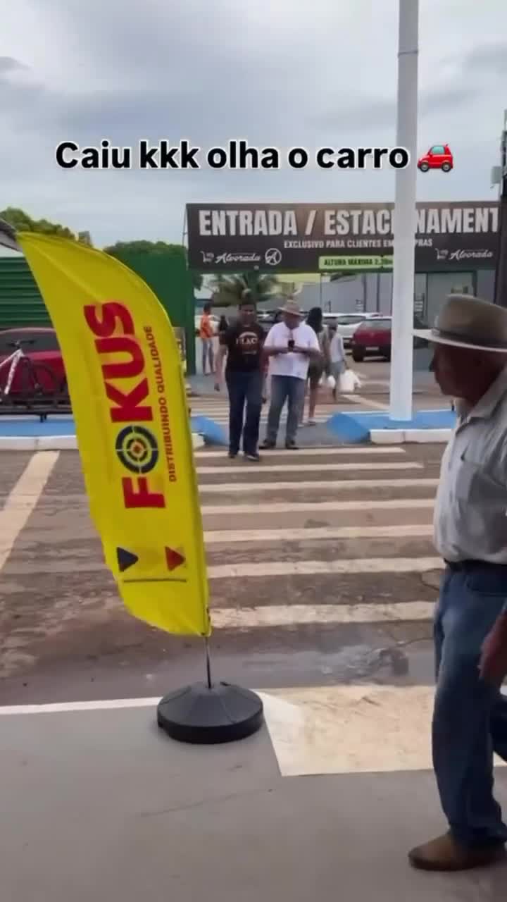 Caiu kkk olha o carro és Ba | ENTRADA / ESTACÊNI > + ee PI Rafe +‘ | Sa -— Ma, VA