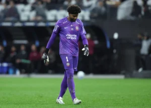 Corinthians monta força-tarefa para recuperar gramado da Neo Química Arena; veja vídeo