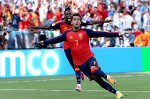 Espanha domina a Argentina, marca na prorrogação e conquista o bicampeonato da Copa do Mundo; veja o gol