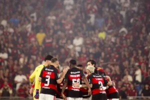 Flamengo abre concurso para torcida criar nova camisa oficial e promete prêmio de R$ 10 mil; veja vídeo
