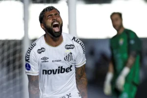 Santos reage após susto, vence Universidad Central e garante vaga nas oitavas da Sul-Americana; veja os gols