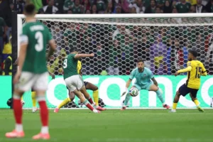 México derrota o Equador, avança às oitavas e mantém sonho do título em casa; veja os gols
