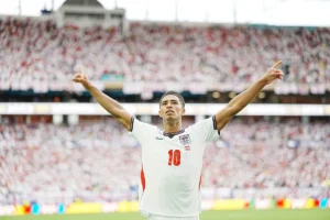 Bellingham marca duas vezes, Inglaterra derrota Noruega na prorrogação e avança à semifinal da Copa; veja os gols