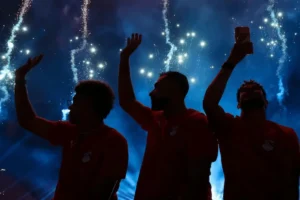 Egito lota estádio e transforma retorno da seleção em grande festa após campanha histórica