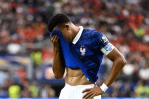 Mbappé sofre primeira derrota em mata-mata de Copa do Mundo após eliminação da França