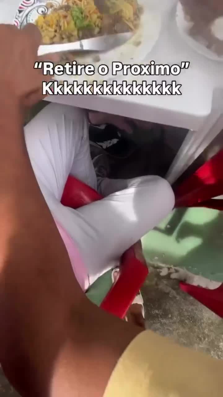 Quando o meme é só risada e nada faz sentido, mas a zoeira rola solta