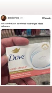 Colocar todas as esperanças num sabonete? Meme que traduz aquele momento de fé n em destaque