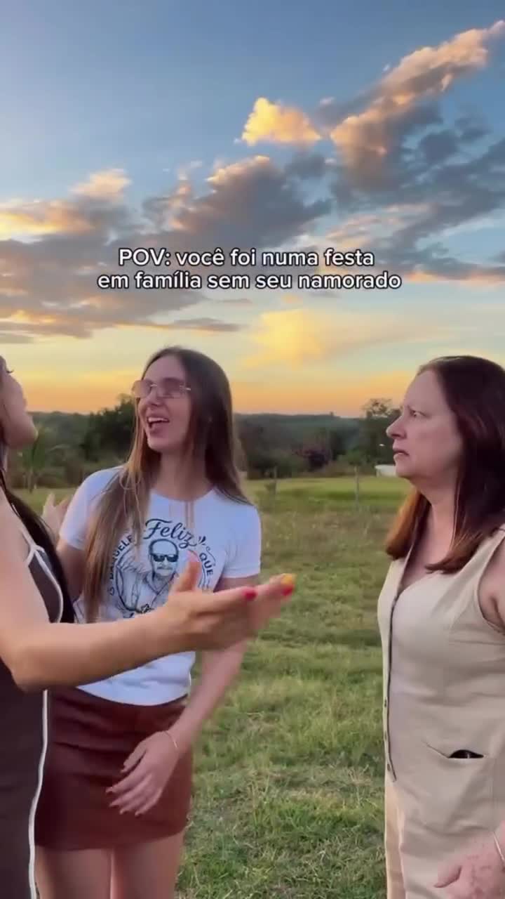 Quando vai numa festa em família sem o namorado e o rolê vira outro