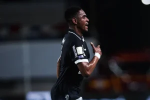 Remo vence o Vitória em casa, conquista três pontos e deixa a lanterna do Brasileirão para trás; veja os gols