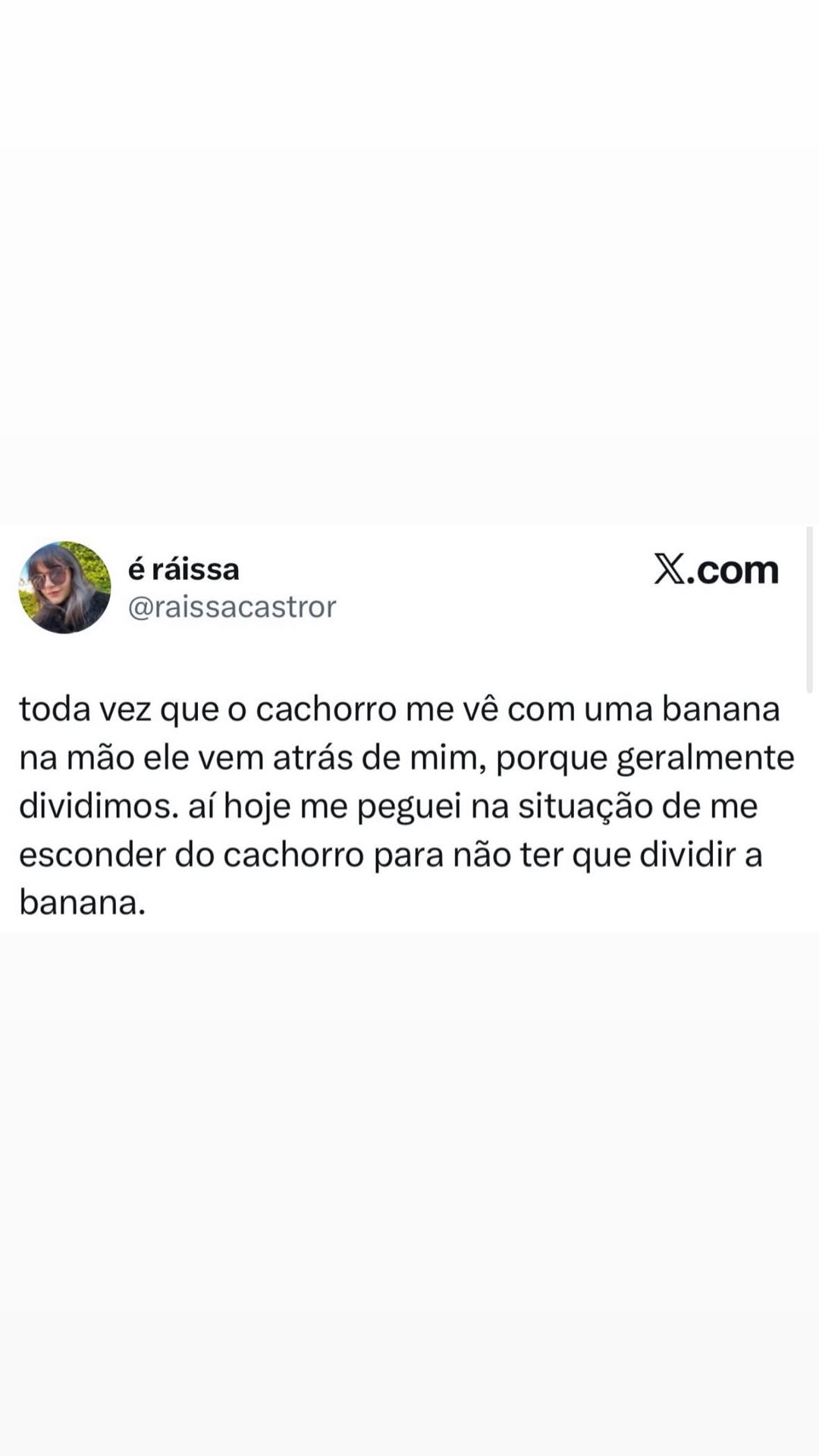 SG é ráissa X.com @raissacastror toda vez que o cachorro me vê com uma banana na m