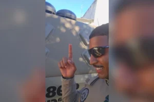 Preso por tráfico canta louvor dentro de camburão e vídeo ultrapassa milhões de visualizações; veja