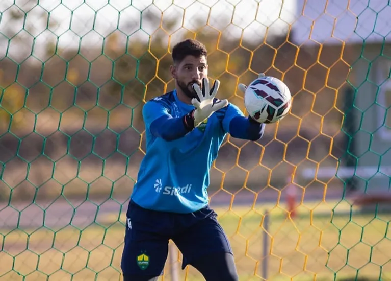 Cuiabá perde Marcelo Carné pelo restante da temporada após grave lesão contra o Ceará
