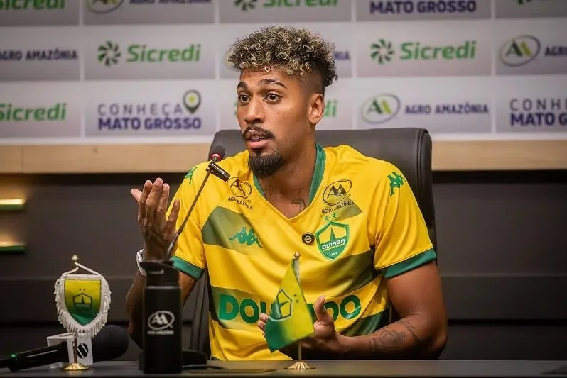 Fábio Gomes volta de lesão, dá assistência e celebra vitória do Cuiabá na Série B