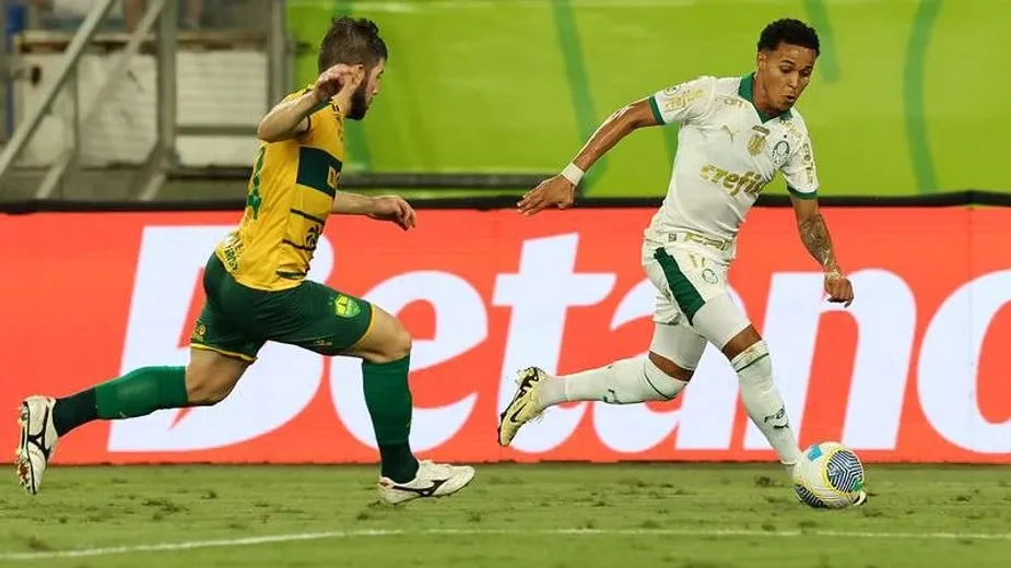 Palmeiras defende invencibilidade na Arena Pantanal em decisão contra o Fortaleza