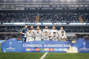 Neymar cobra união do Santos em discurso forte antes de vitória na Sul-Americana; veja vídeo