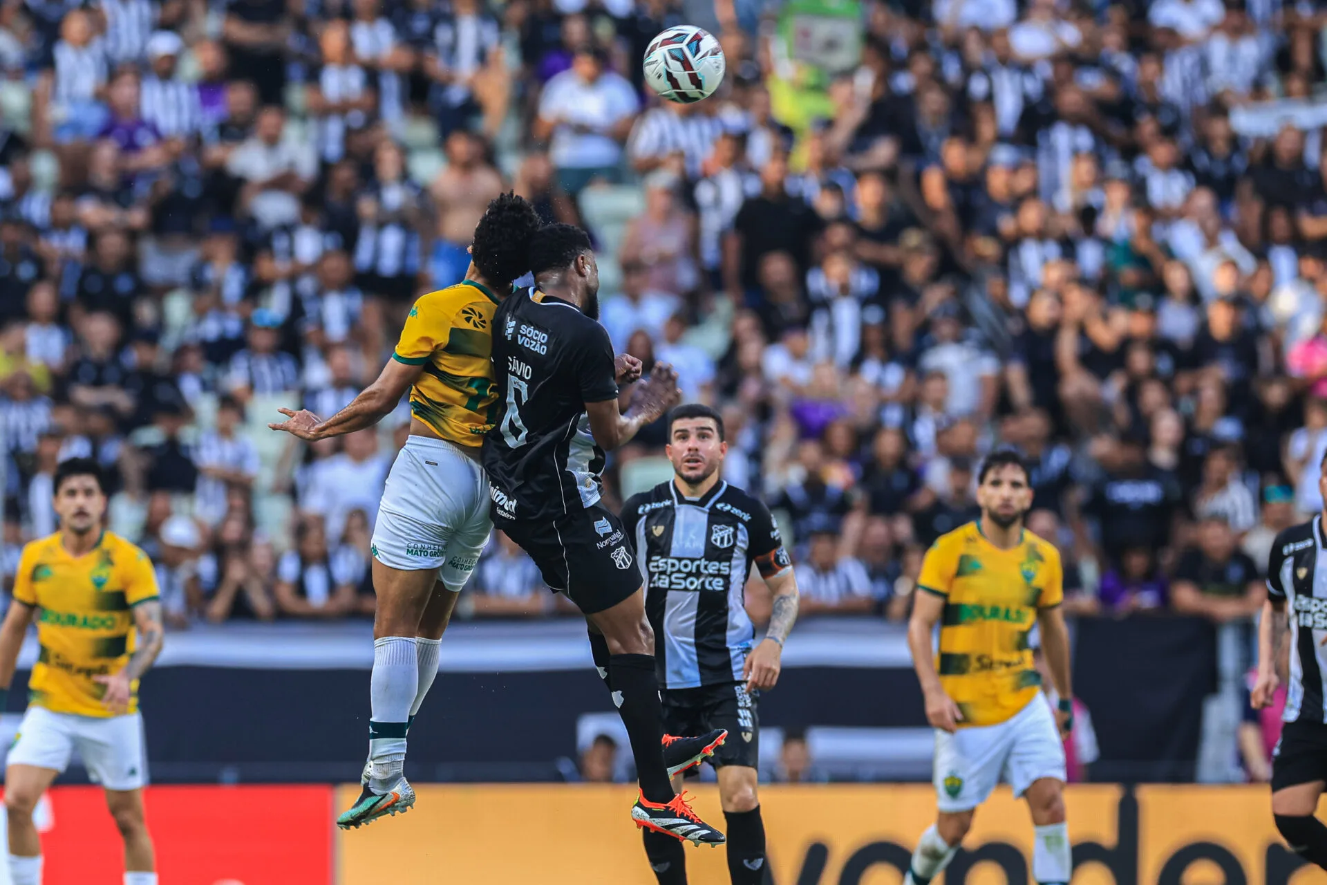 Cuiabá bate o Ceará por 3 a 1 no Castelão e se afasta da zona de rebaixamento; veja os gols